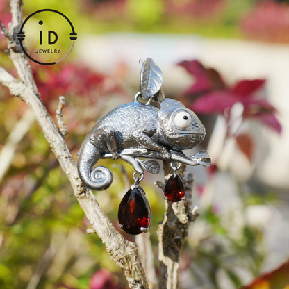 Chameleon Pendant in 925 Silver with Garnet and Howlite · Animal Gothic Necklace in Fairytale Style · Gift for Nature Lovers or Artists