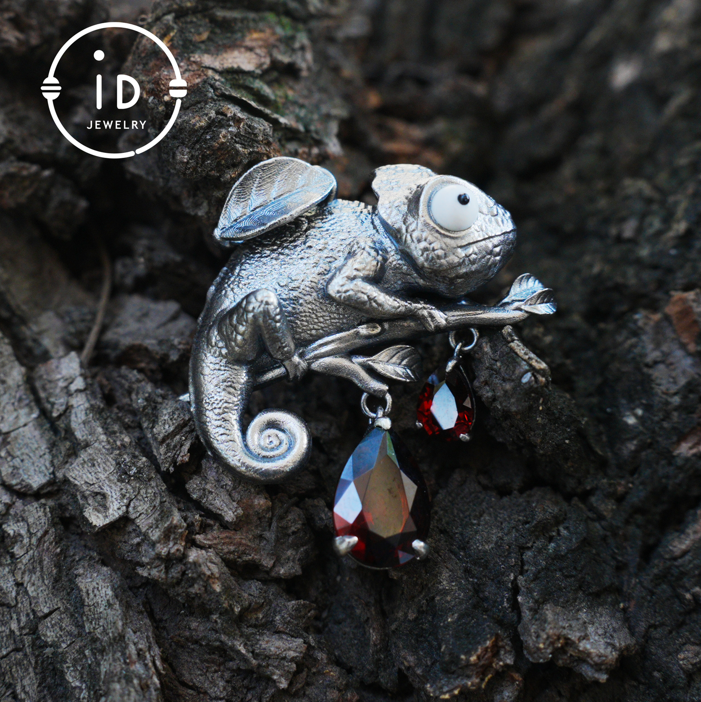 Chameleon Pendant in 925 Silver with Garnet and Howlite · Animal Gothic Necklace in Fairytale Style · Gift for Nature Lovers or Artists