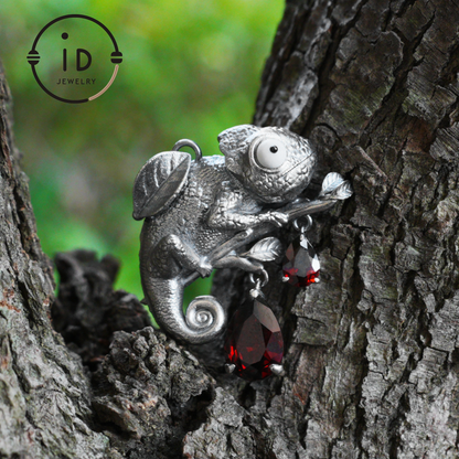 Chameleon Pendant in 925 Silver with Garnet and Howlite · Animal Gothic Necklace in Fairytale Style · Gift for Nature Lovers or Artists