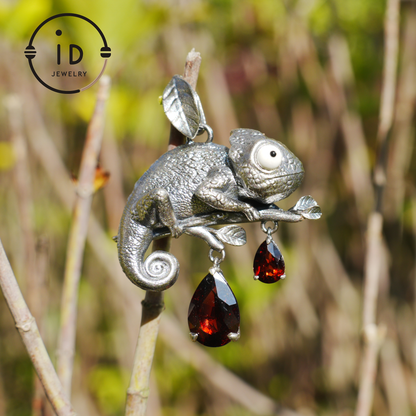 Chameleon Pendant in 925 Silver with Garnet and Howlite · Animal Gothic Necklace in Fairytale Style · Gift for Nature Lovers or Artists