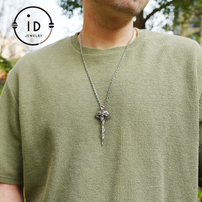 Handcrafted alexandrite pendant with rose and dagger details in oxidized silver – a symbolic talisman in gothic and witchcore style