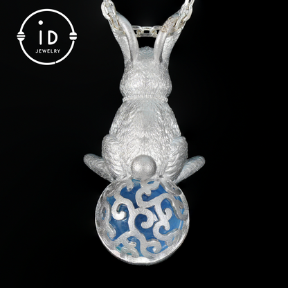 Mondhasen-Anhänger mit rotem Achat und Geisterstein | Frühlingstotem-Talisman-Schmuck | Handgemachte Fantasy-Waldhasen-Halskette