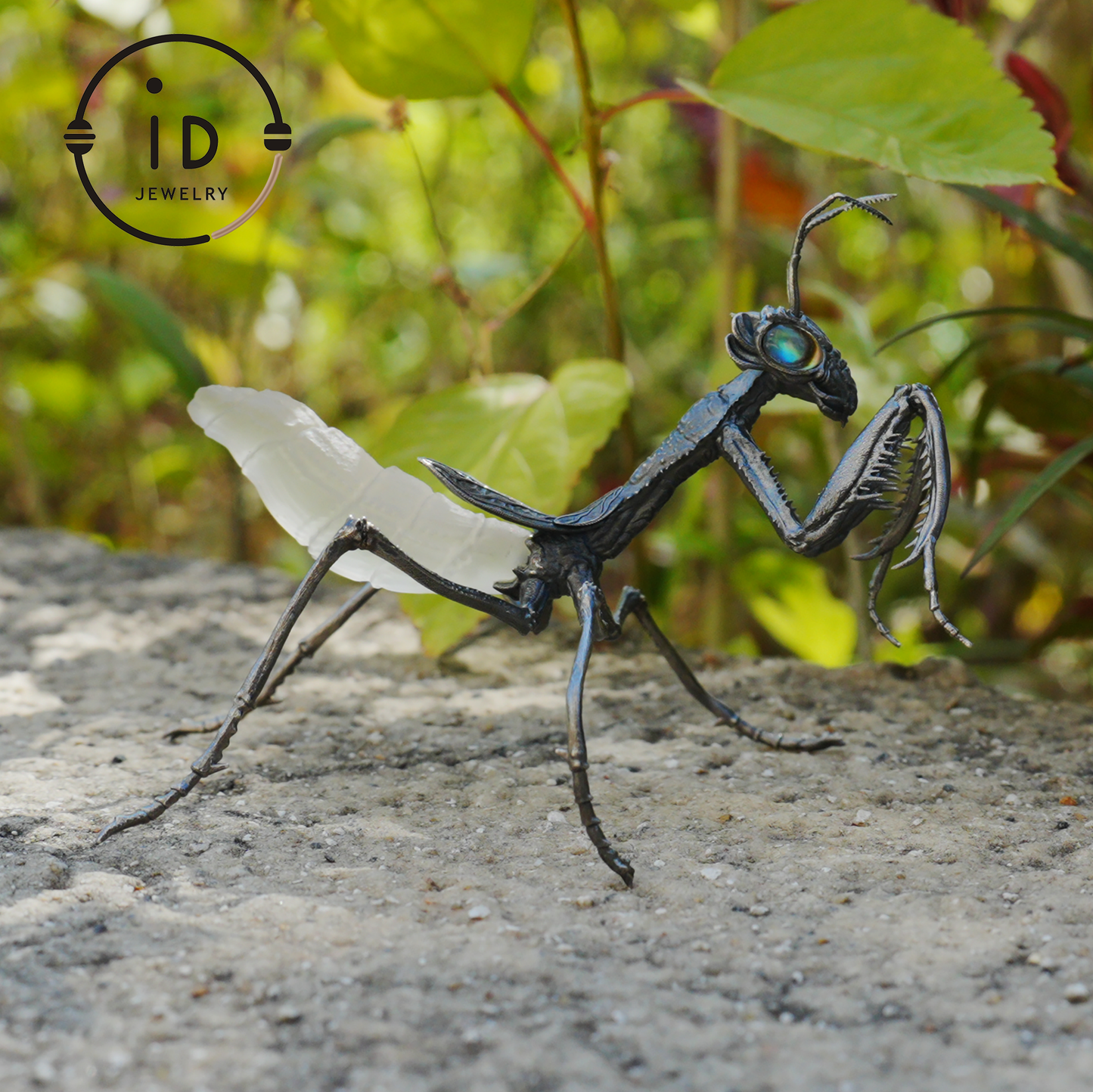 Gothic praying mantis figurine in 925 silver with white crystal and labradorite eyes, handmade insect sculpture, mystical decor piece