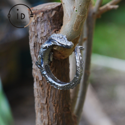 Handmade crocodile totem ring in oxidized 925 sterling silver, gothic style with animal design, gift for friends, partner or yourself