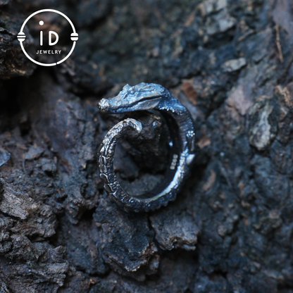 Handmade crocodile totem ring in oxidized 925 sterling silver, gothic style with animal design, gift for friends, partner or yourself