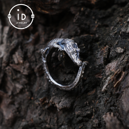 Handmade crocodile totem ring in oxidized 925 sterling silver, gothic style with animal design, gift for friends, partner or yourself