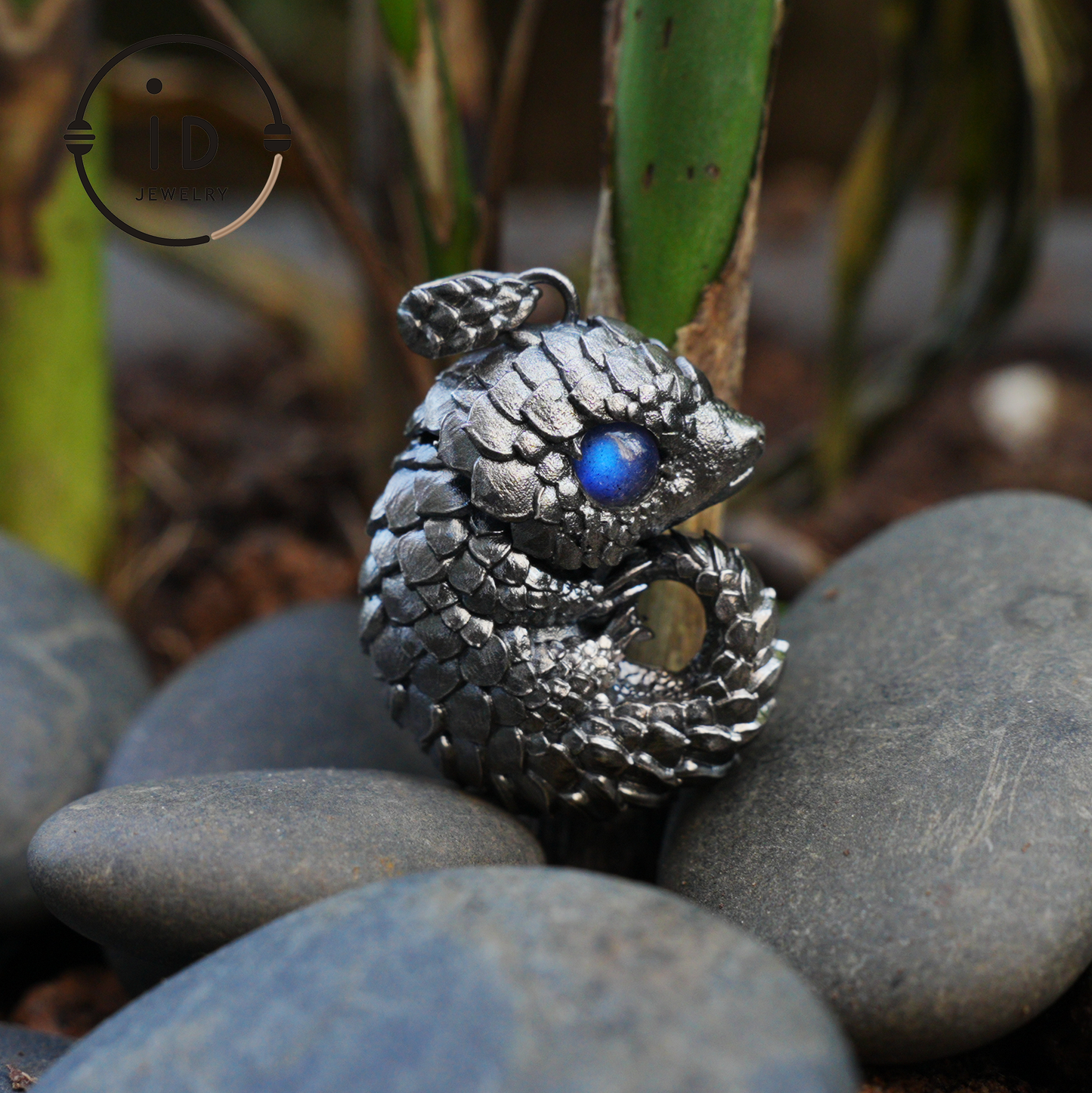 Labradorite Animal Totem Pendant in 925 Sterling Silver in Mystical Fantasy Style as Necklace Charm, Gift for Her Christmas Holidays