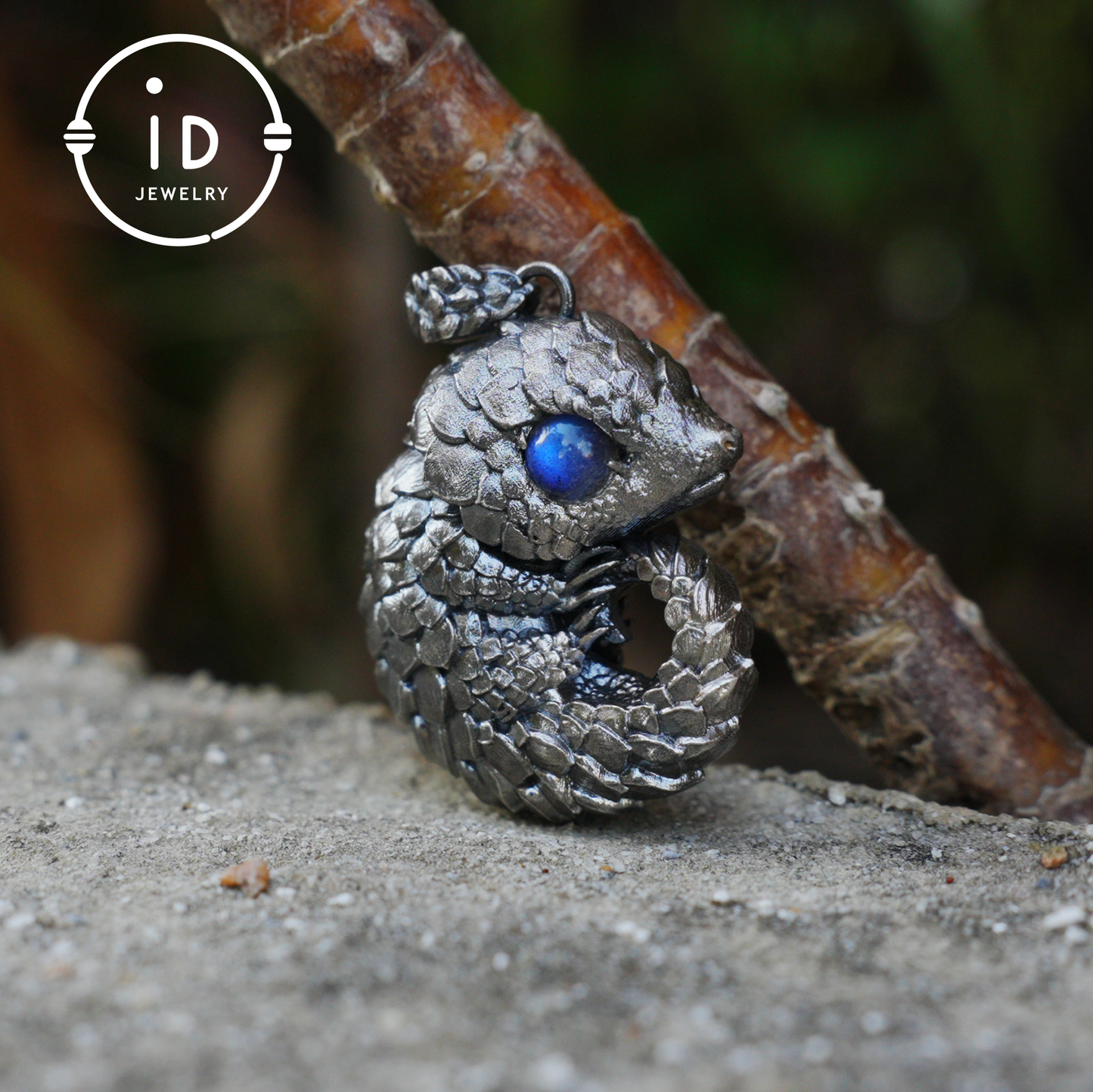 Labradorite Animal Totem Pendant in 925 Sterling Silver in Mystical Fantasy Style as Necklace Charm, Gift for Her Christmas Holidays