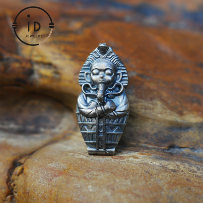 Gothic pendant in oxidized 925 silver with symbolic design, talisman for intuition and transformation, gift idea for her