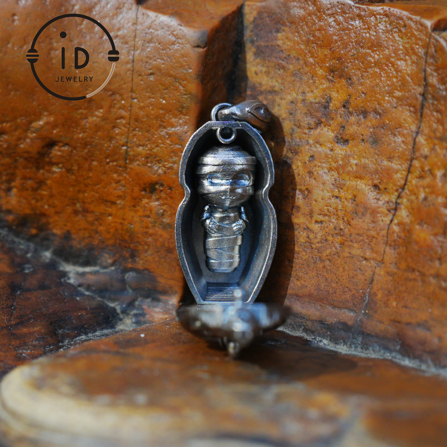 Gothic pendant in oxidized 925 silver with symbolic design, talisman for intuition and transformation, gift idea for her