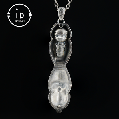 Gothic pendant in oxidized 925 silver with symbolic design, talisman for intuition and transformation, gift idea for her