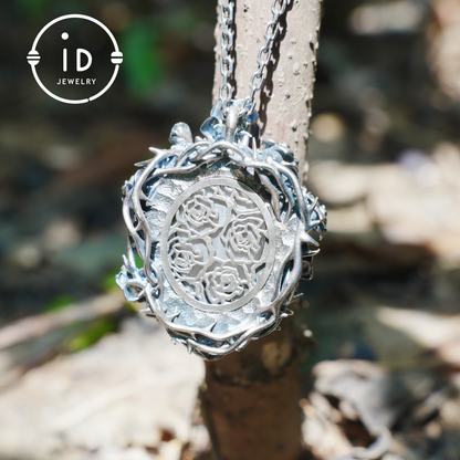 Handgeschnitzter Rosenkranz-Anhänger als Geschenk | Kamee-Halskette aus 925er Sterlingsilber | Rosenkrone und Dornenrahmen | Viktorianischer Vintage-Stil | Handgefertigt