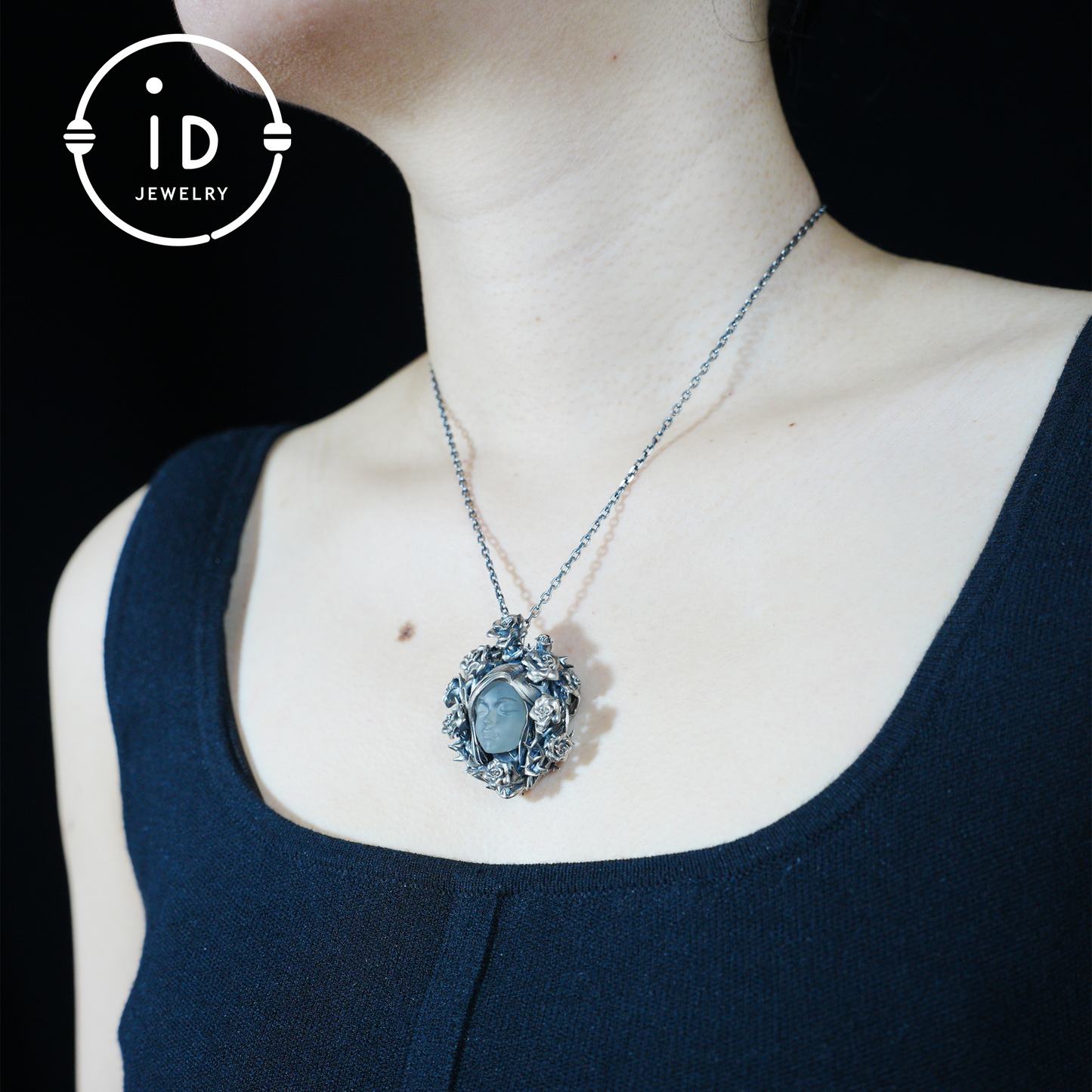 Handgeschnitzter Rosenkranz-Anhänger als Geschenk | Kamee-Halskette aus 925er Sterlingsilber | Rosenkrone und Dornenrahmen | Viktorianischer Vintage-Stil | Handgefertigt