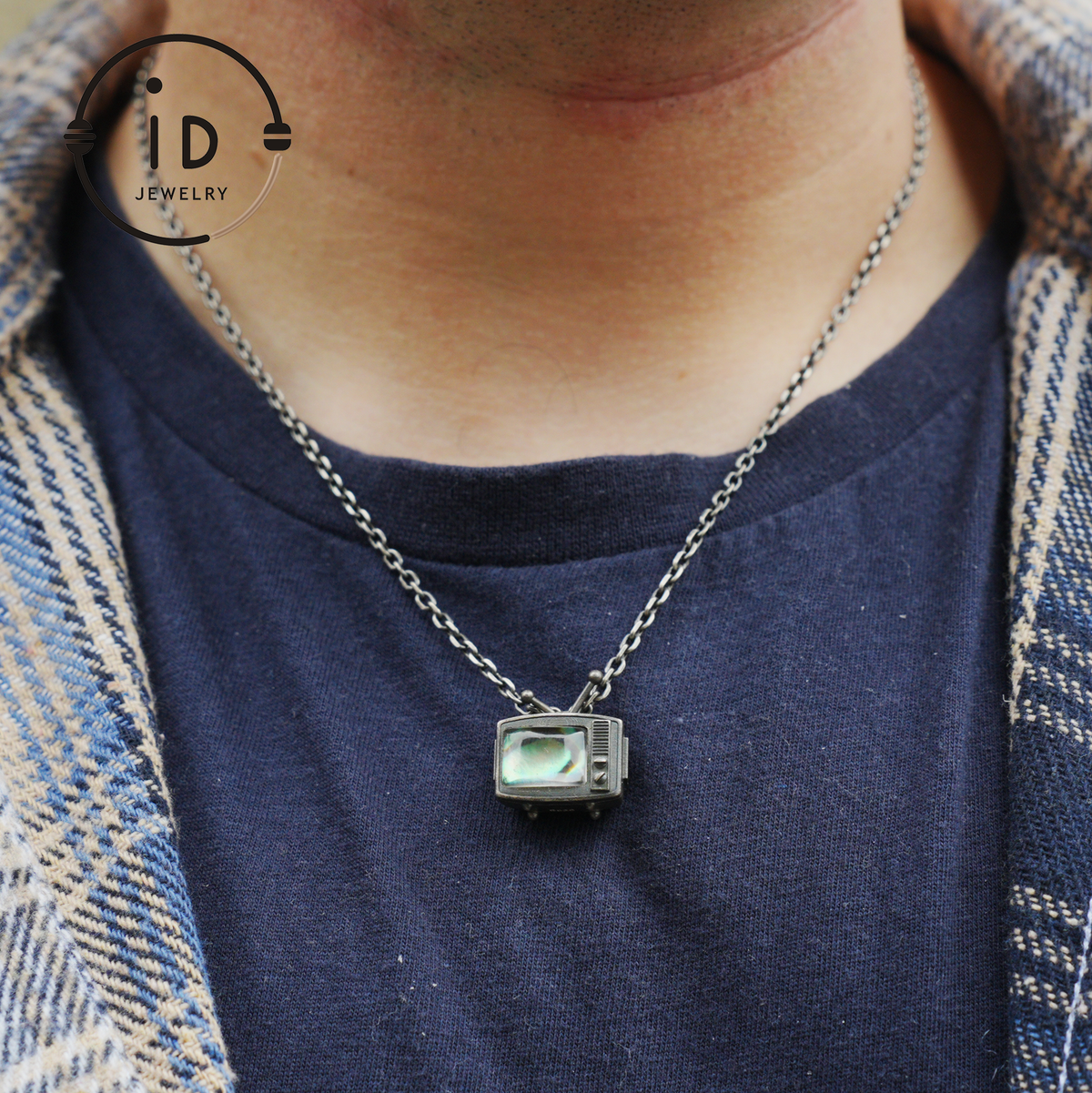 Abalone Shell Pendant Necklace in 925 Sterling Silver, Vintage TV Design, Oxidized Talisman Jewelry for Everyday Retro Gift for Her or Him