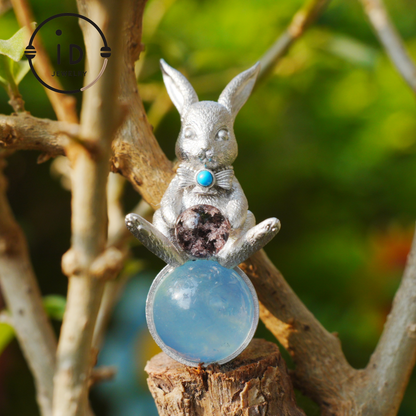 Mondhasen-Anhänger mit rotem Achat und Geisterstein | Frühlingstotem-Talisman-Schmuck | Handgemachte Fantasy-Waldhasen-Halskette