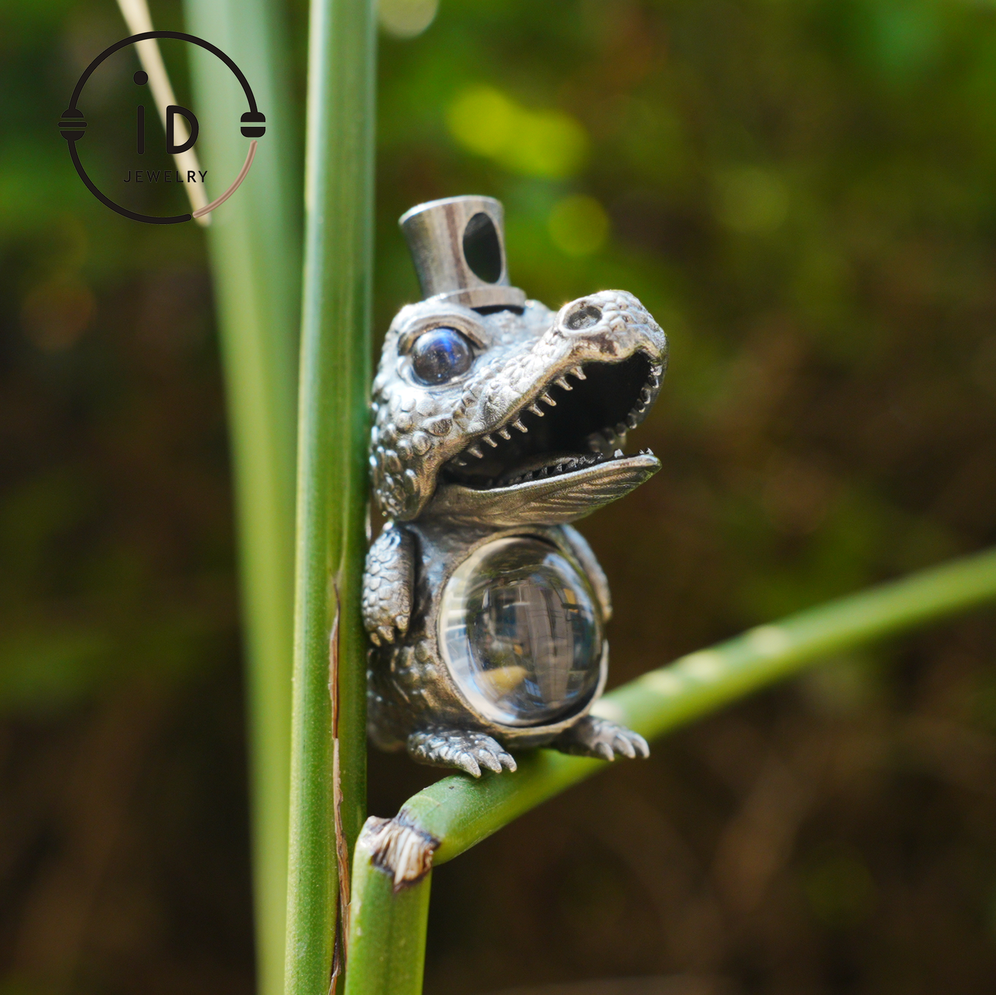 Totem pendant in 925 silver with crystal belly, crocodile figure with baby inside, labradorite eyes, gothic fairy tale style, gift for him
