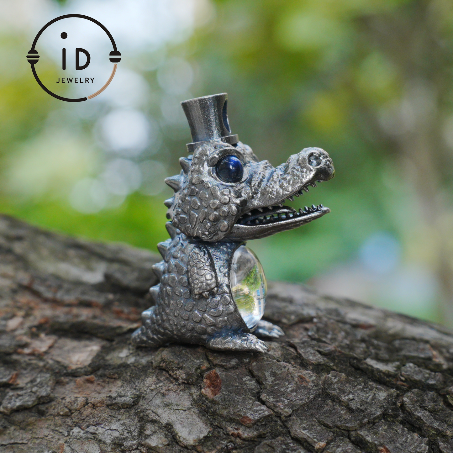 Totem pendant in 925 silver with crystal belly, crocodile figure with baby inside, labradorite eyes, gothic fairy tale style, gift for him