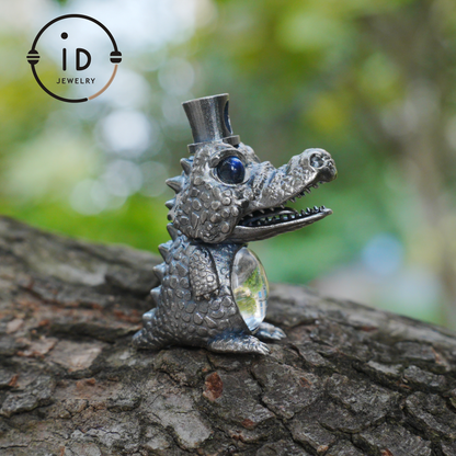 Totem pendant in 925 silver with crystal belly, crocodile figure with baby inside, labradorite eyes, gothic fairy tale style, gift for him