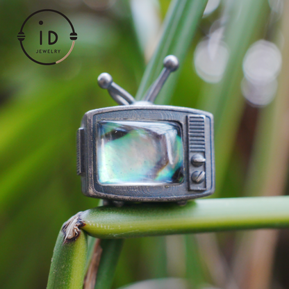 Abalone Shell Pendant Necklace in 925 Sterling Silver, Vintage TV Design, Oxidized Talisman Jewelry for Everyday Retro Gift for Her or Him