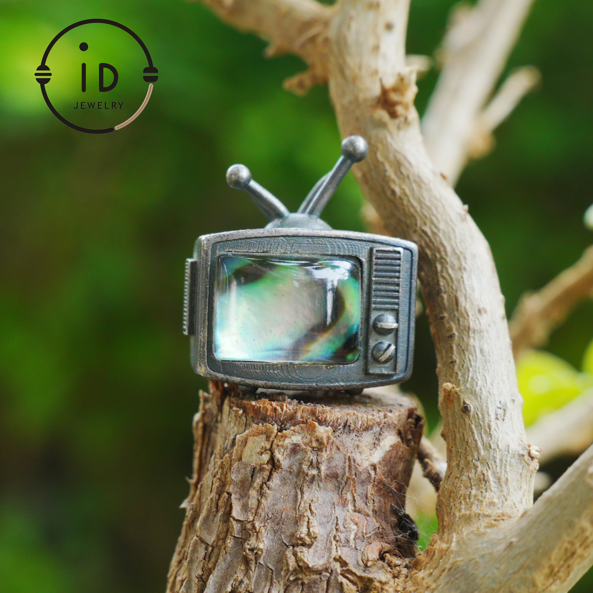 Abalone Shell Pendant Necklace in 925 Sterling Silver, Vintage TV Design, Oxidized Talisman Jewelry for Everyday Retro Gift for Her or Him