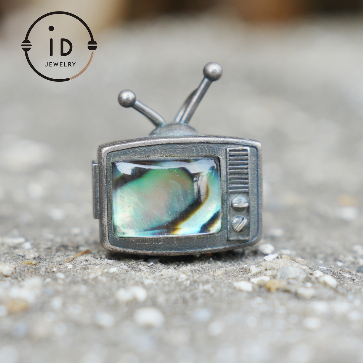 Abalone Shell Pendant Necklace in 925 Sterling Silver, Vintage TV Design, Oxidized Talisman Jewelry for Everyday Retro Gift for Her or Him