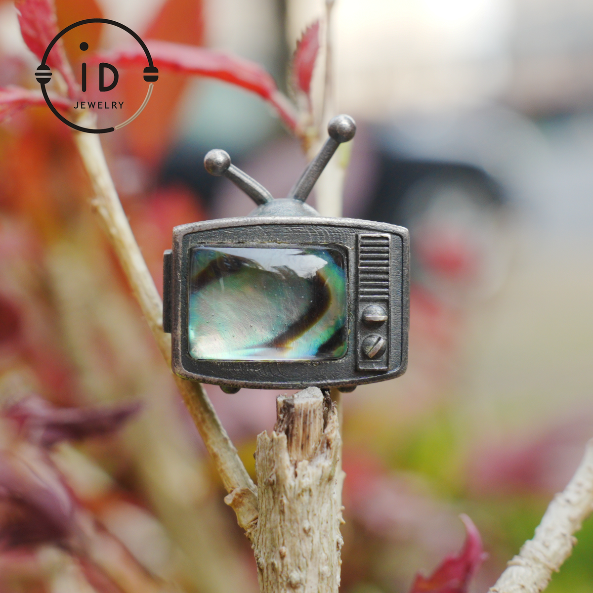 Abalone Shell Pendant Necklace in 925 Sterling Silver, Vintage TV Design, Oxidized Talisman Jewelry for Everyday Retro Gift for Her or Him