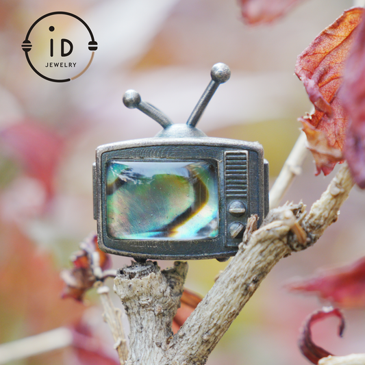 Abalone Shell Pendant Necklace in 925 Sterling Silver, Vintage TV Design, Oxidized Talisman Jewelry for Everyday Retro Gift for Her or Him