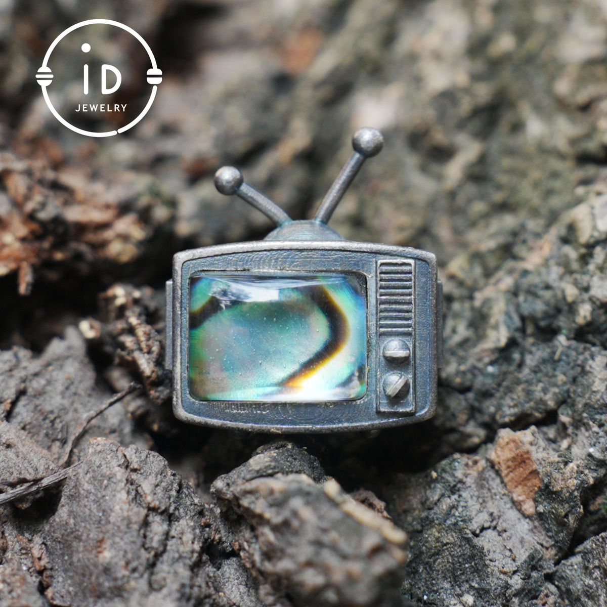 Abalone Shell Pendant Necklace in 925 Sterling Silver, Vintage TV Design, Oxidized Talisman Jewelry for Everyday Retro Gift for Her or Him