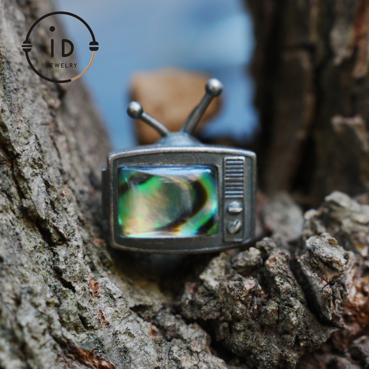 Abalone Shell Pendant Necklace in 925 Sterling Silver, Vintage TV Design, Oxidized Talisman Jewelry for Everyday Retro Gift for Her or Him