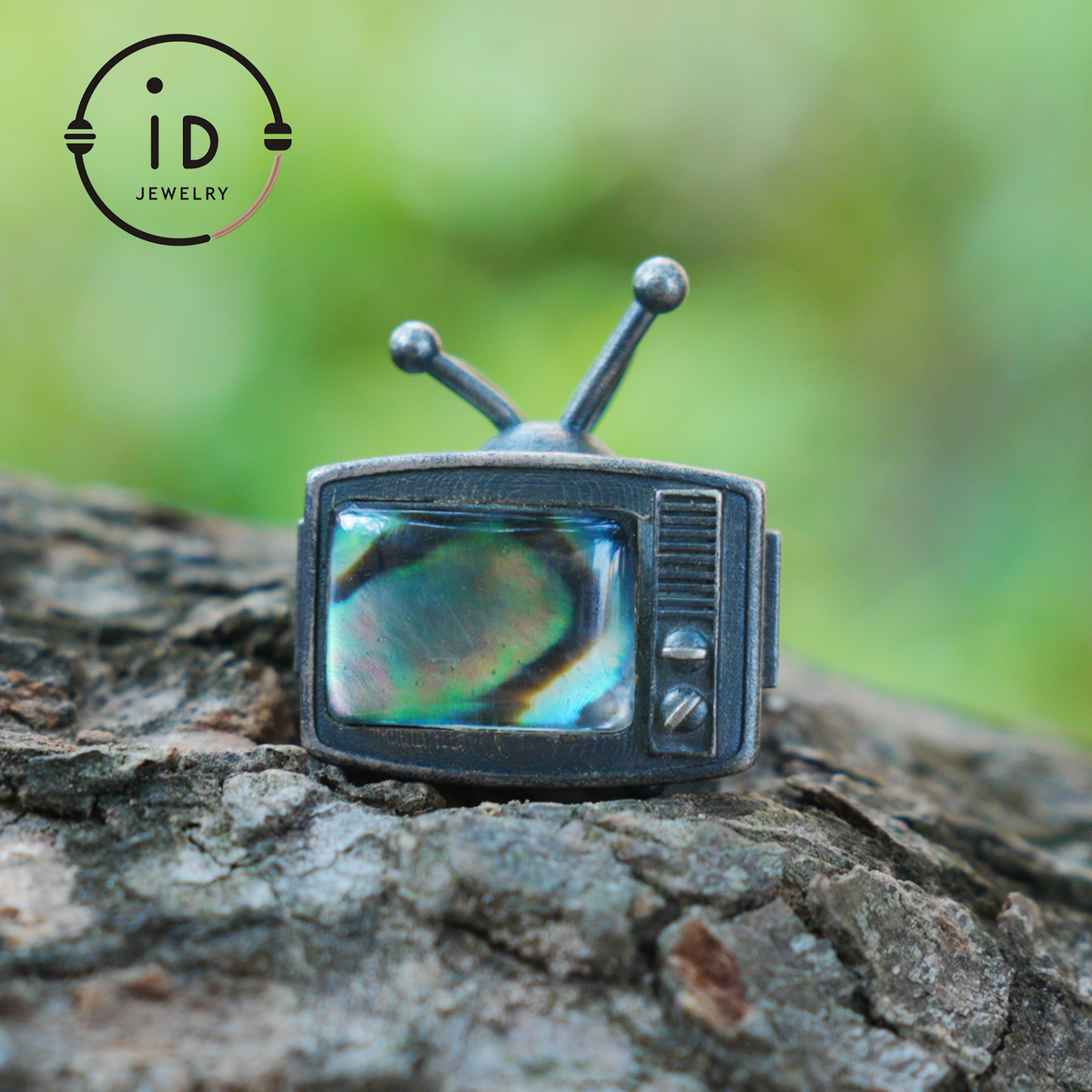 Abalone Shell Pendant Necklace in 925 Sterling Silver, Vintage TV Design, Oxidized Talisman Jewelry for Everyday Retro Gift for Her or Him
