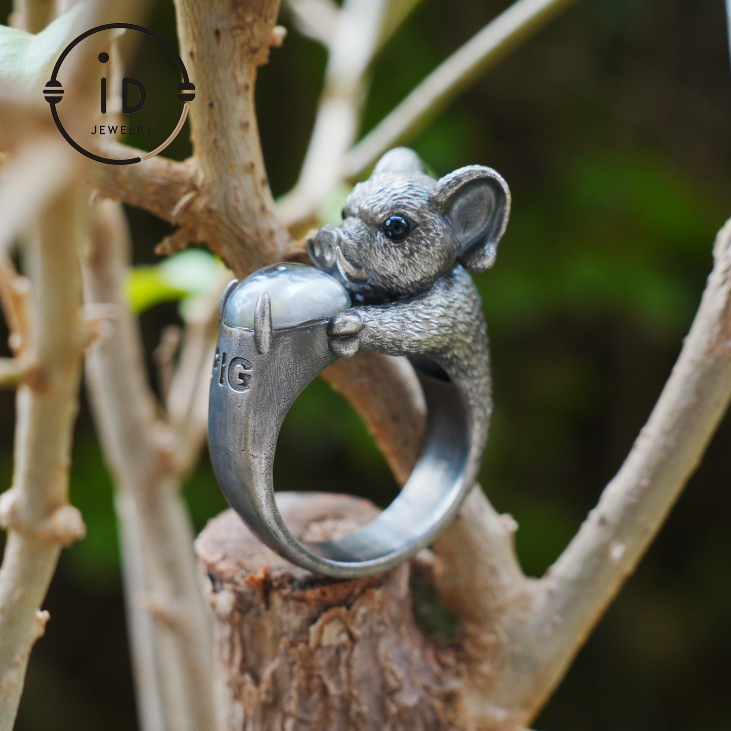 925 Sterling Silver Wild Boar Ring with Rock Crystal and Onyx, handmade animal ring in Gothic vintage style, gift idea for women and men.
