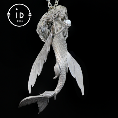 Perlenanhänger „Fliegendes Fischmädchen“ | Fantasy-Ozeanamulett als Geschenk | Symbol für Freiheit und Anmut | Handgefertigter Silberschmuck 