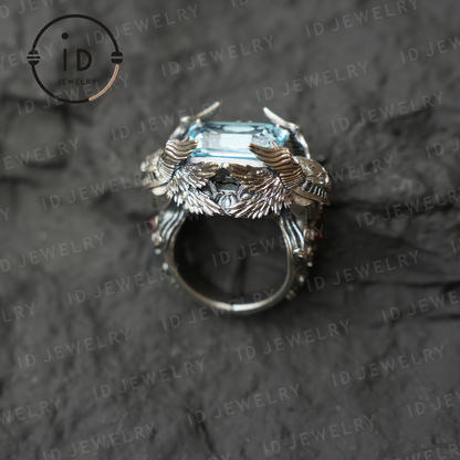 Walkürenring | Geflügeltes Helmdesign aus blauem Topa-Stein | Handgefertigter Ring im Stil der nordischen mythischen Kriegergöttin 