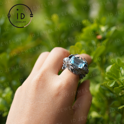 Walkürenring | Geflügeltes Helmdesign aus blauem Topa-Stein | Handgefertigter Ring im Stil der nordischen mythischen Kriegergöttin 