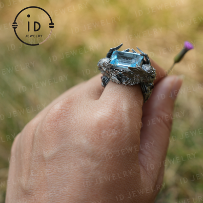 Walkürenring | Geflügeltes Helmdesign aus blauem Topa-Stein | Handgefertigter Ring im Stil der nordischen mythischen Kriegergöttin 