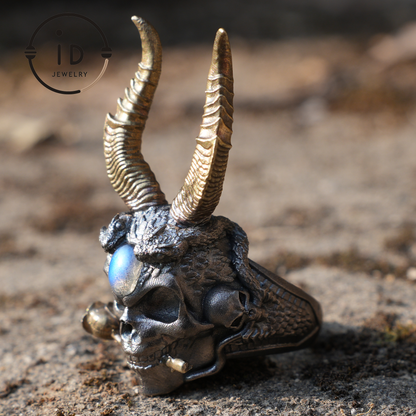 Dämonischer Totenkopfring aus 925er Sterlingsilber mit Hörnern – handgefertigter Ring im Gothic-Design