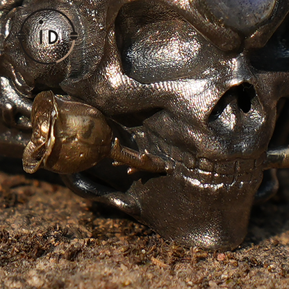 Dämonischer Totenkopfring aus 925er Sterlingsilber mit Hörnern – handgefertigter Ring im Gothic-Design