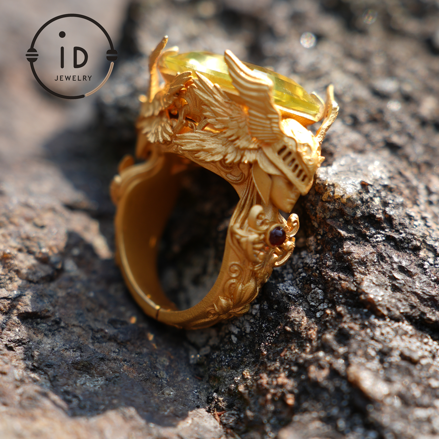 Geflügelter Ritterring – 18 Karat Gold mit gelbem Citrin und Rubin – Fantasy-inspirierter Schmuck
