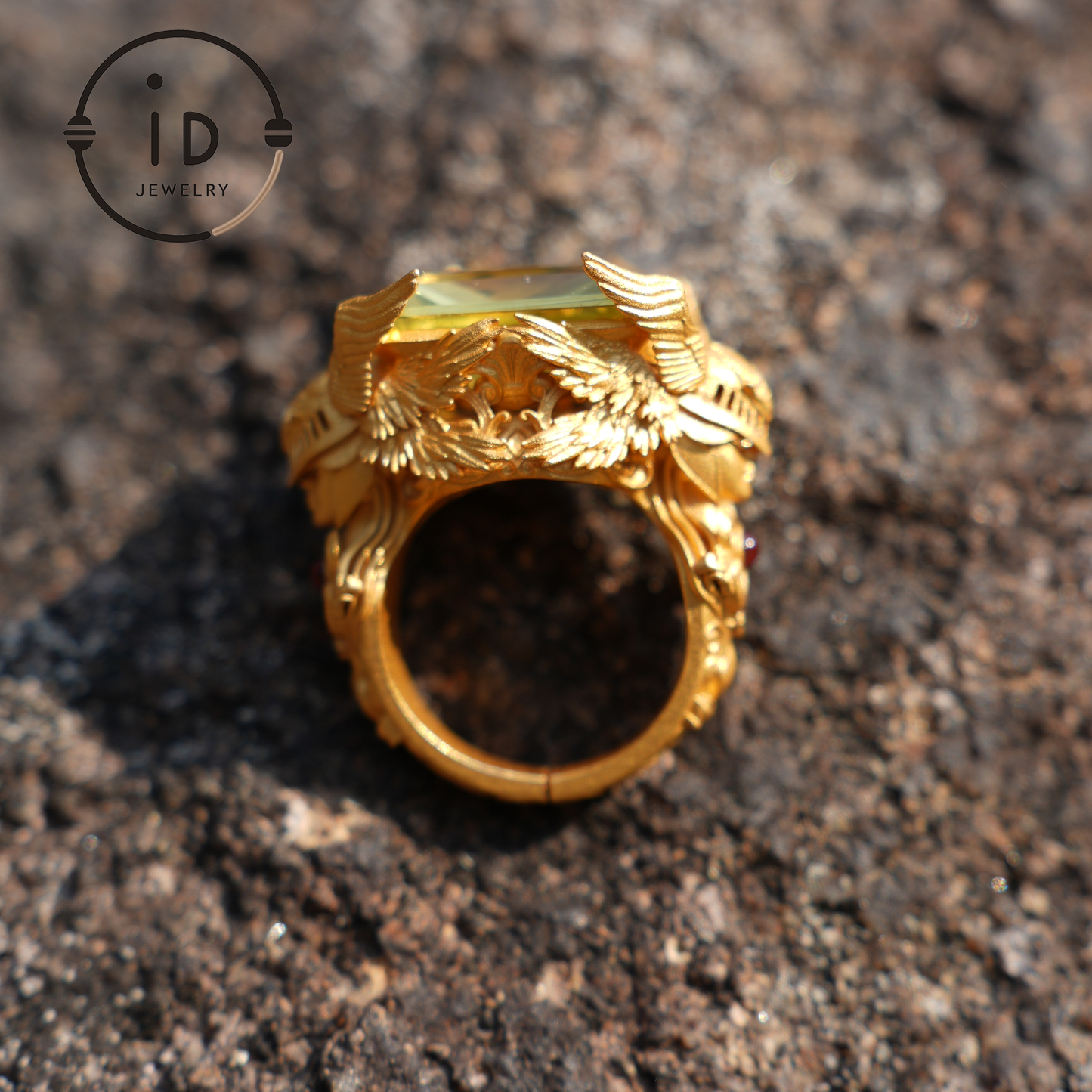 Geflügelter Ritterring – 18 Karat Gold mit gelbem Citrin und Rubin – Fantasy-inspirierter Schmuck