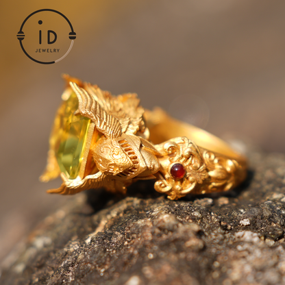 Geflügelter Ritterring – 18 Karat Gold mit gelbem Citrin und Rubin – Fantasy-inspirierter Schmuck