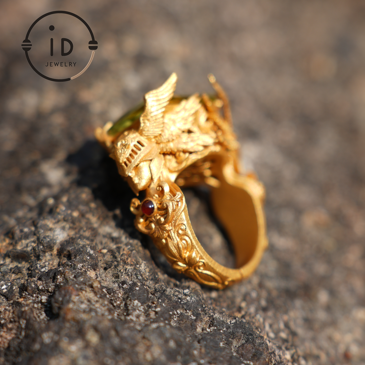 Geflügelter Ritterring – 18 Karat Gold mit gelbem Citrin und Rubin – Fantasy-inspirierter Schmuck