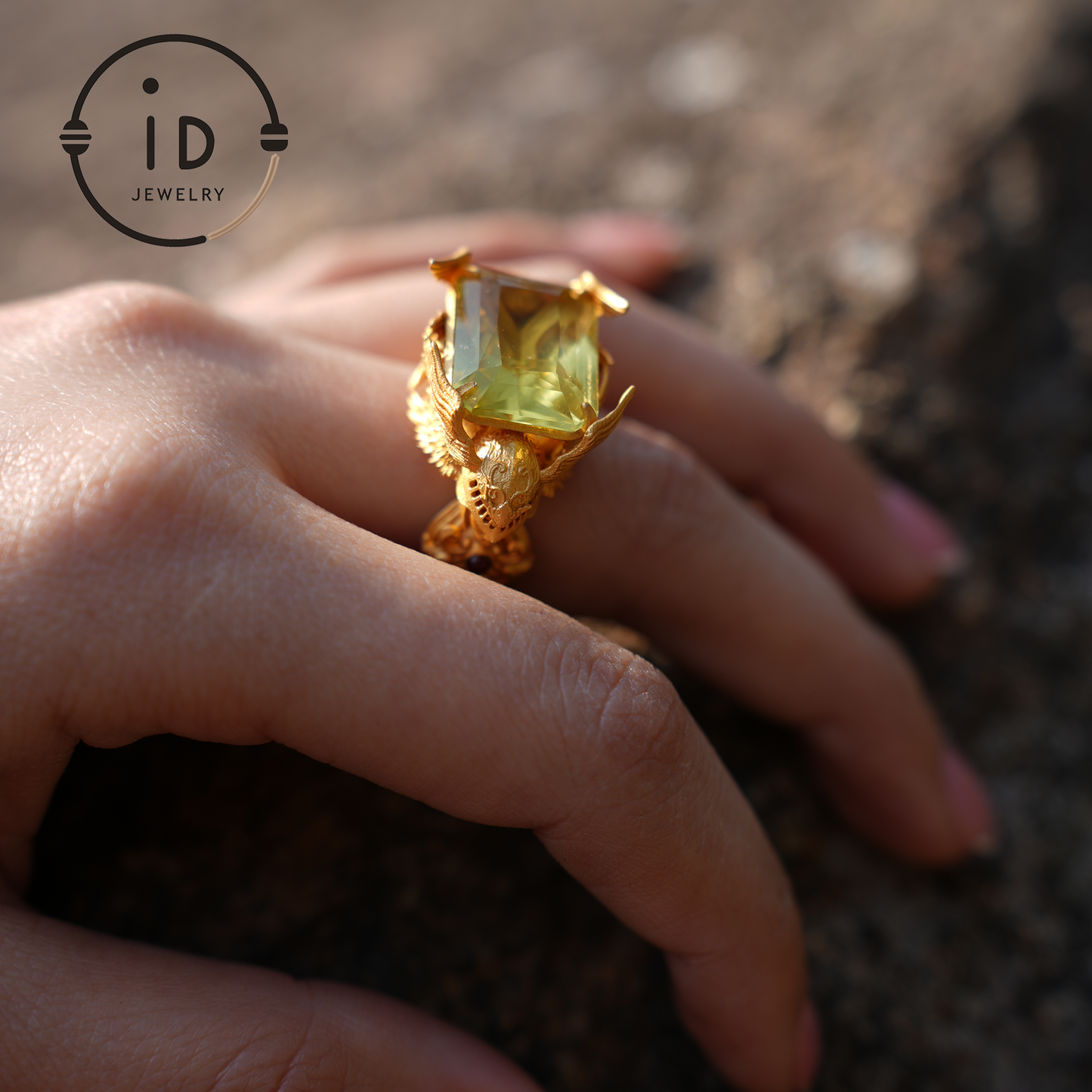 Geflügelter Ritterring – 18 Karat Gold mit gelbem Citrin und Rubin – Fantasy-inspirierter Schmuck