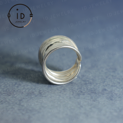 Strukturierter breiter Silberring – Handgemachtes minimalistisches Band, Bio-Wabi-Sabi-Schmuck, skulpturales Statement-Stück