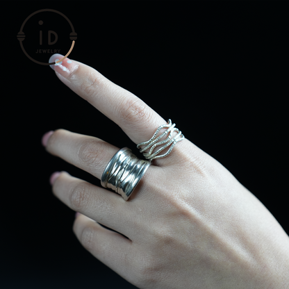 Strukturierter breiter Silberring – Handgemachtes minimalistisches Band, Bio-Wabi-Sabi-Schmuck, skulpturales Statement-Stück