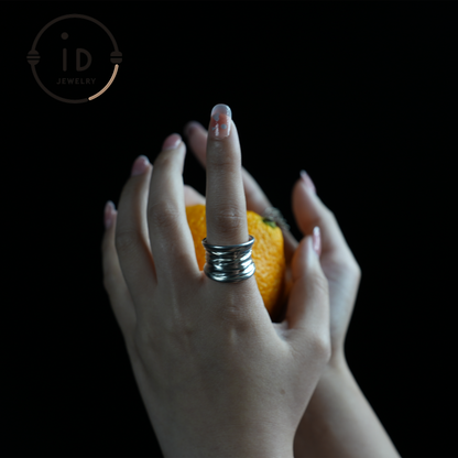Strukturierter breiter Silberring – Handgemachtes minimalistisches Band, Bio-Wabi-Sabi-Schmuck, skulpturales Statement-Stück